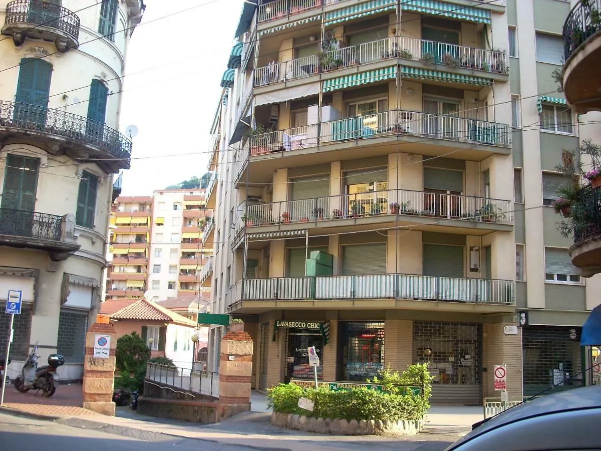 Appartamento Al Mare Di Ventimiglia Lägenhet